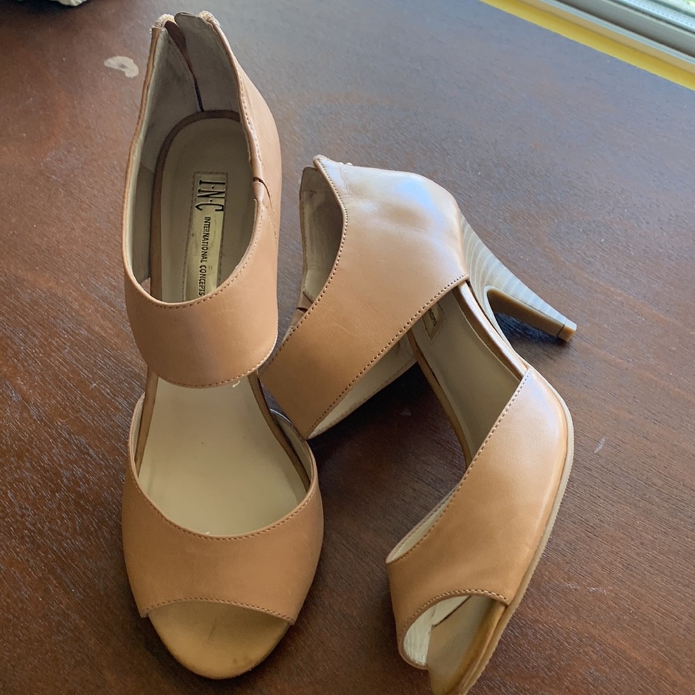 INC INTERNATIONAL CONCEPT shoes in tan color Size 6M